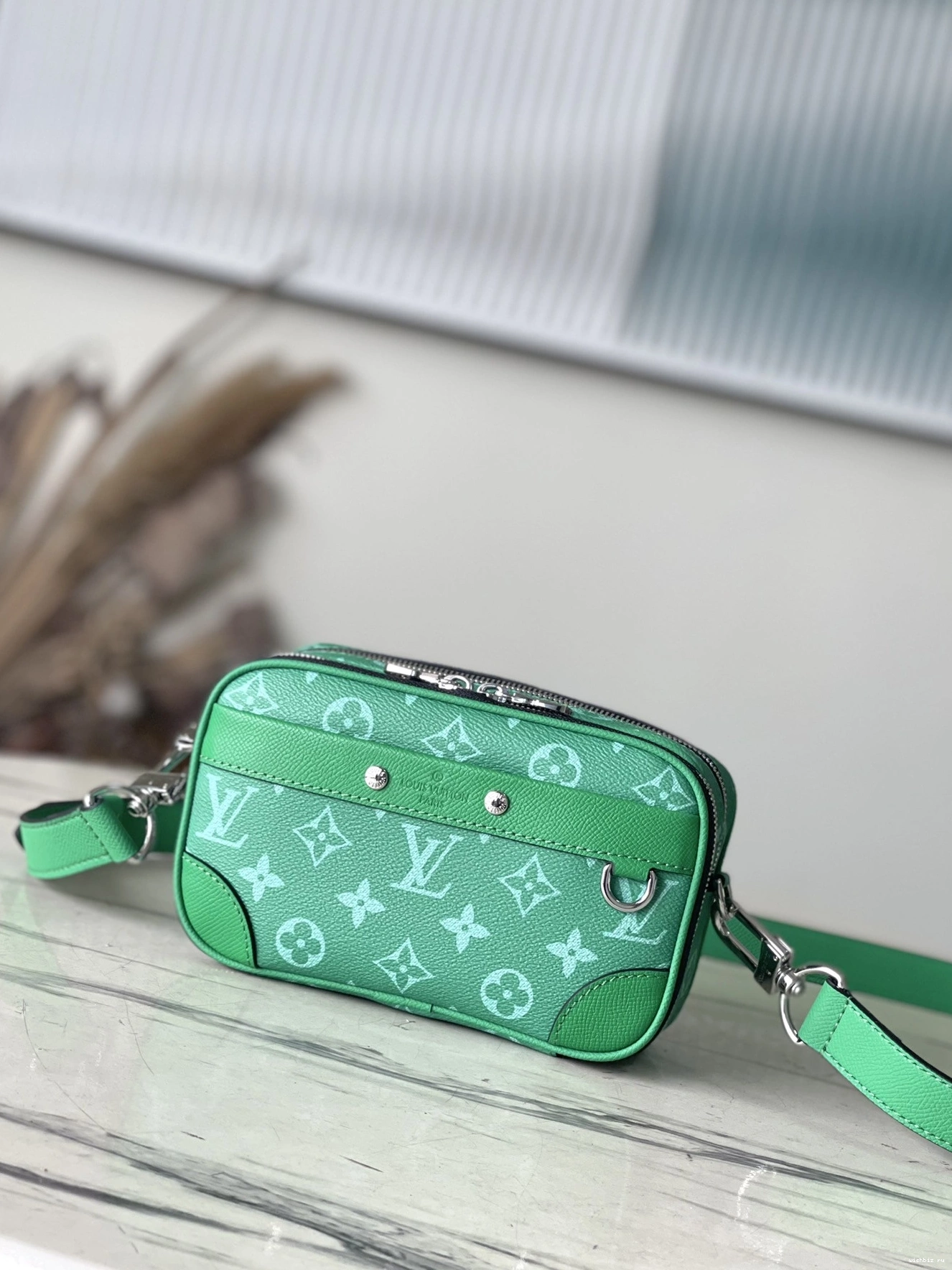 WIS Nano LOUIS VUITTON Alpha-11.0*18.5*6.5CM 0902